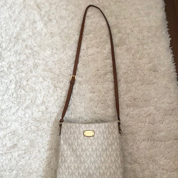 Michael Kors Purse! - Picture 2 of 4
